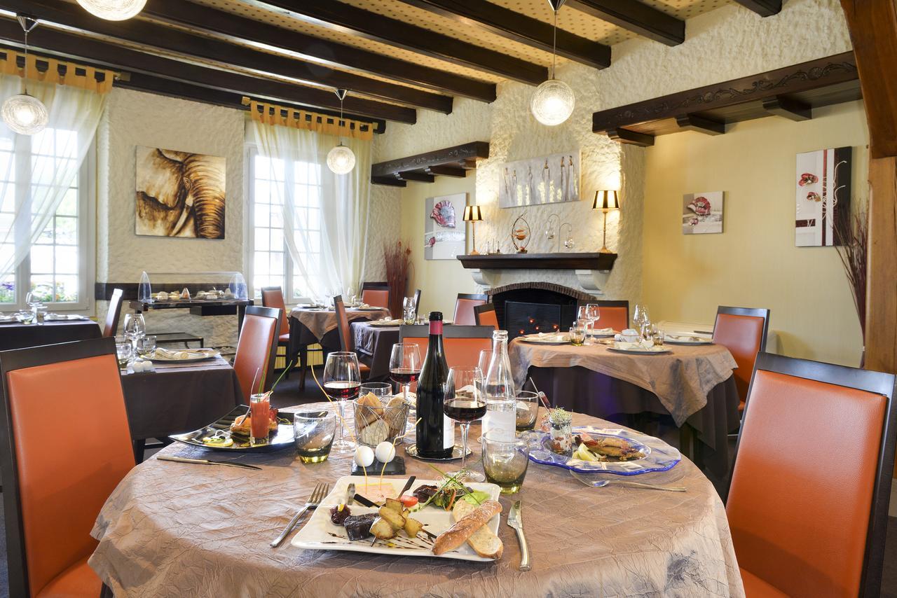 Logis Hotels Restaurant Le Dauphin Salbris Kültér fotó
